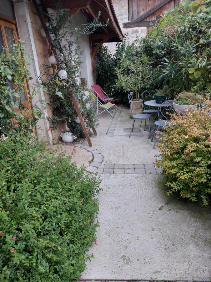 Apartamento Les Dauphins Saint-Romain-de-Jalionas Exterior foto