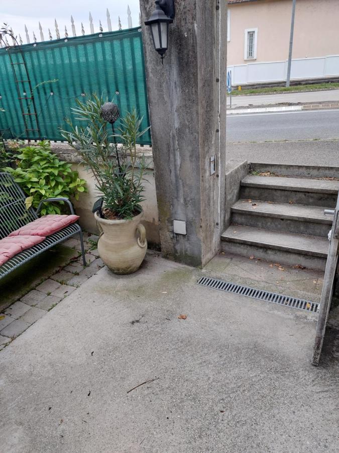 Apartamento Les Dauphins Saint-Romain-de-Jalionas Exterior foto